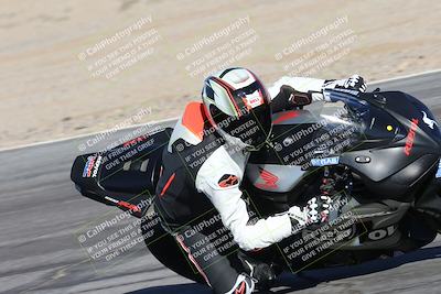 media/Dec-01-2025-Moto Forza (Mon) [[2daa91e15f]]/2-Intermediate Group/Session 4 Turn 9/